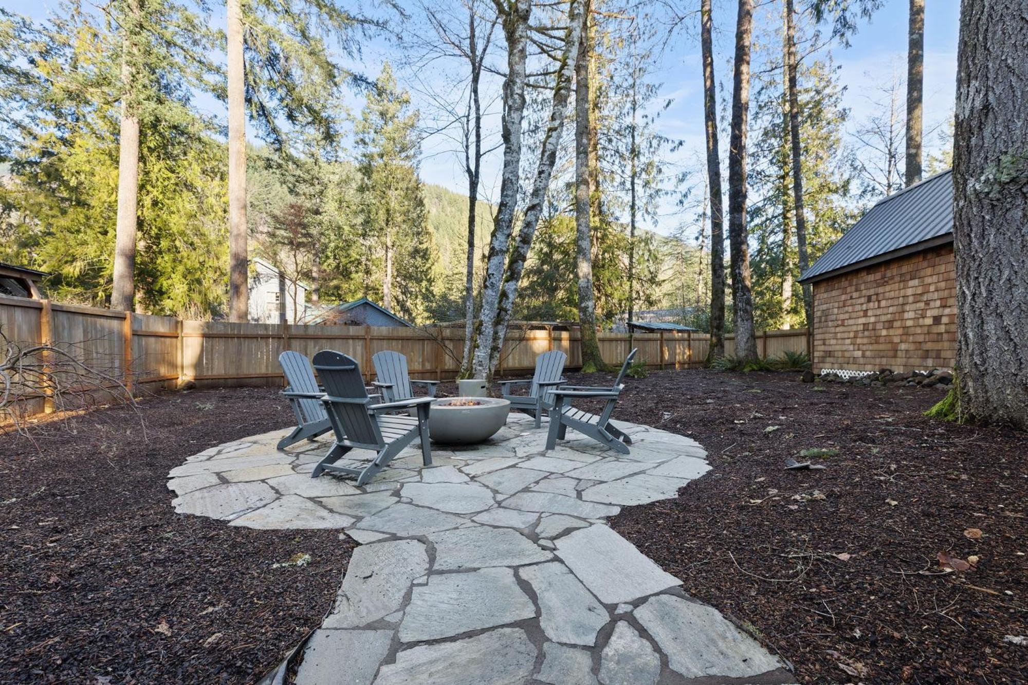 Stay Portland Collection - Alpine Retreat Hot Tub, Fire Pit & Game Room Rhododendron Buitenkant foto