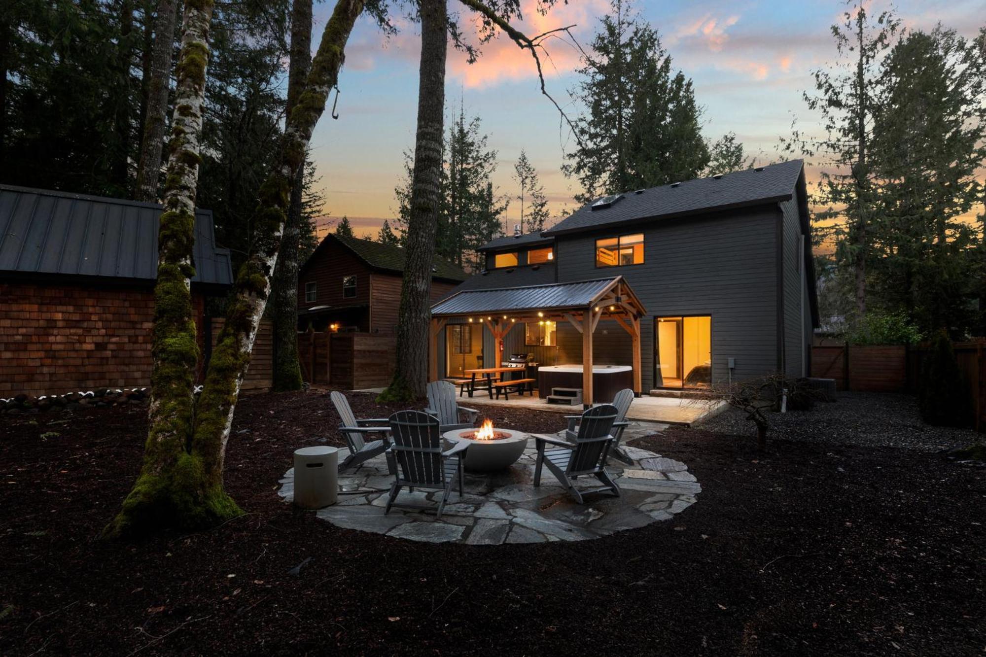 Stay Portland Collection - Alpine Retreat Hot Tub, Fire Pit & Game Room Rhododendron Buitenkant foto