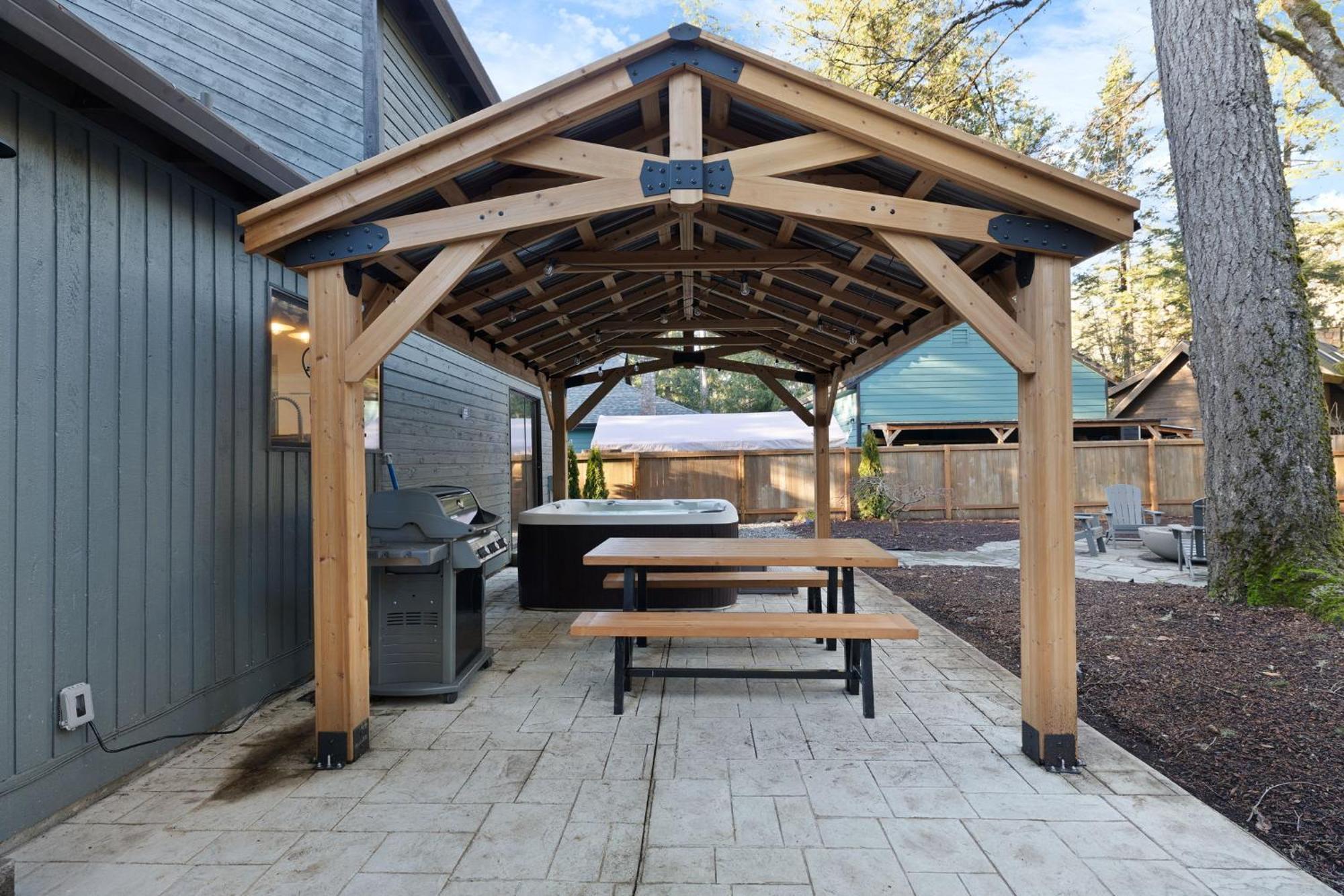 Stay Portland Collection - Alpine Retreat Hot Tub, Fire Pit & Game Room Rhododendron Buitenkant foto