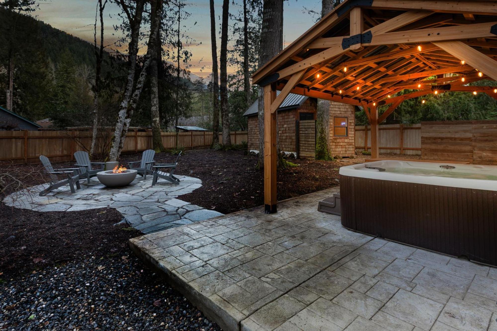 Stay Portland Collection - Alpine Retreat Hot Tub, Fire Pit & Game Room Rhododendron Buitenkant foto