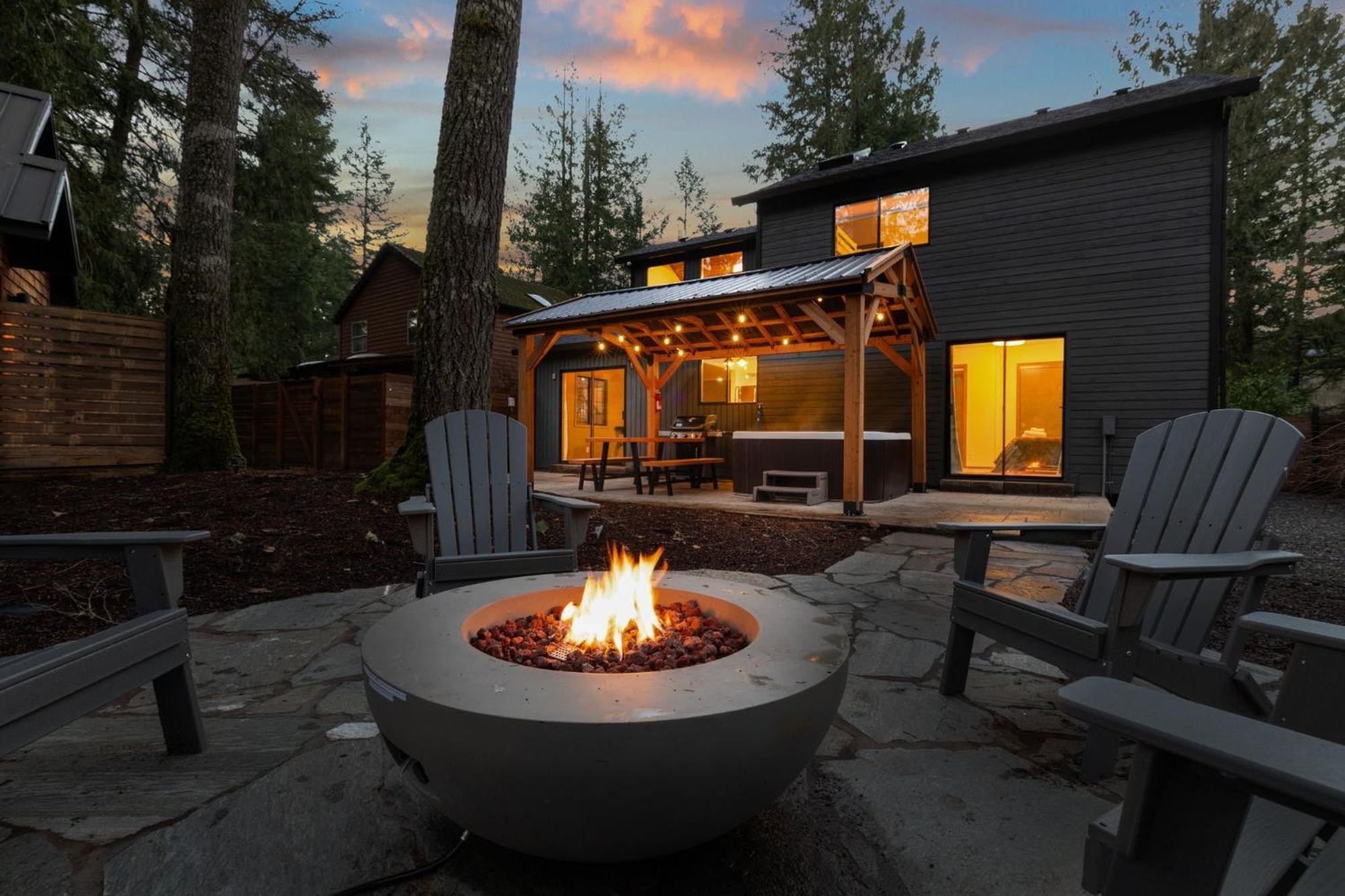 Stay Portland Collection - Alpine Retreat Hot Tub, Fire Pit & Game Room Rhododendron Buitenkant foto