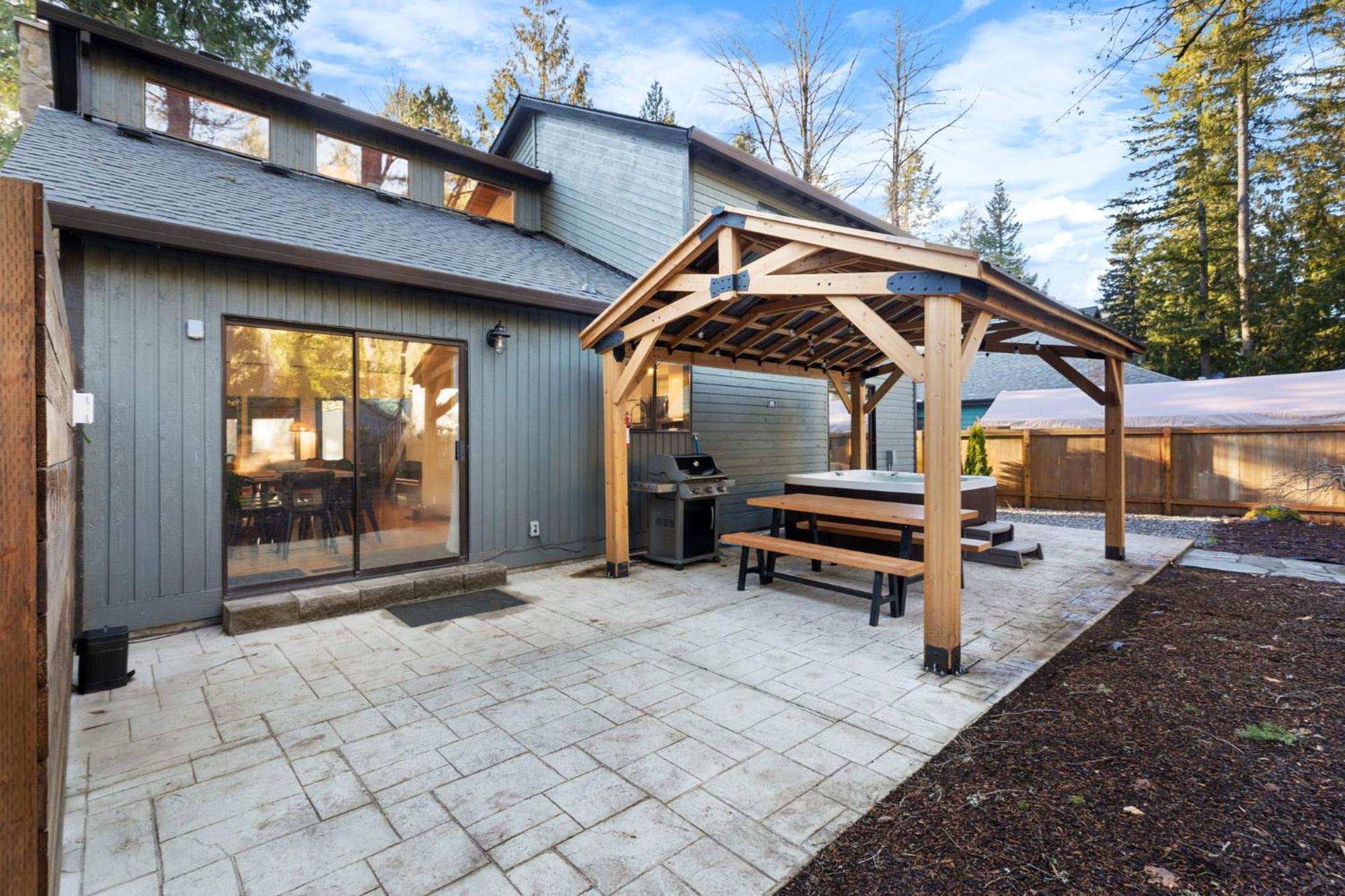 Stay Portland Collection - Alpine Retreat Hot Tub, Fire Pit & Game Room Rhododendron Buitenkant foto