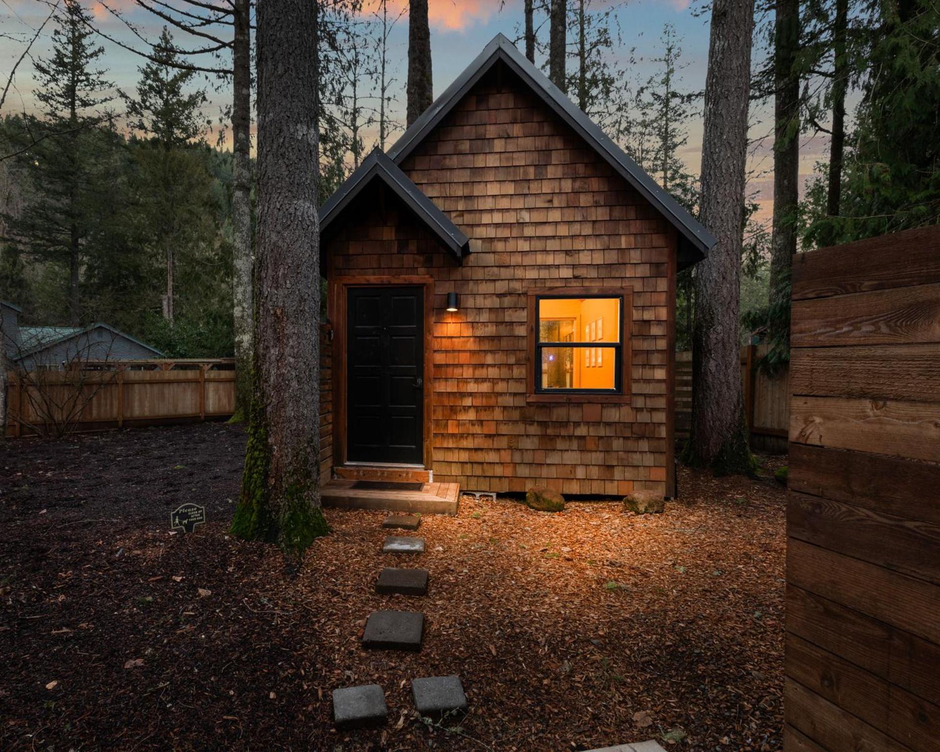 Stay Portland Collection - Alpine Retreat Hot Tub, Fire Pit & Game Room Rhododendron Buitenkant foto