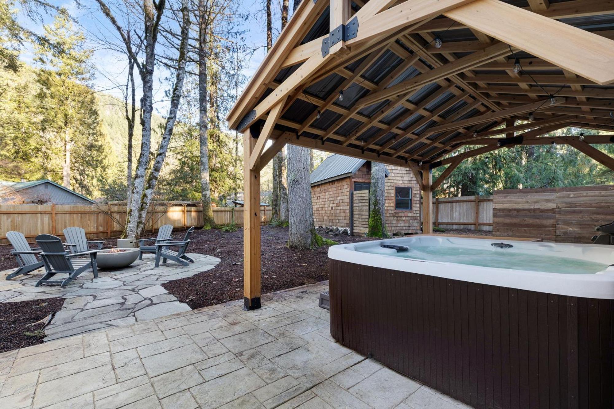 Stay Portland Collection - Alpine Retreat Hot Tub, Fire Pit & Game Room Rhododendron Buitenkant foto