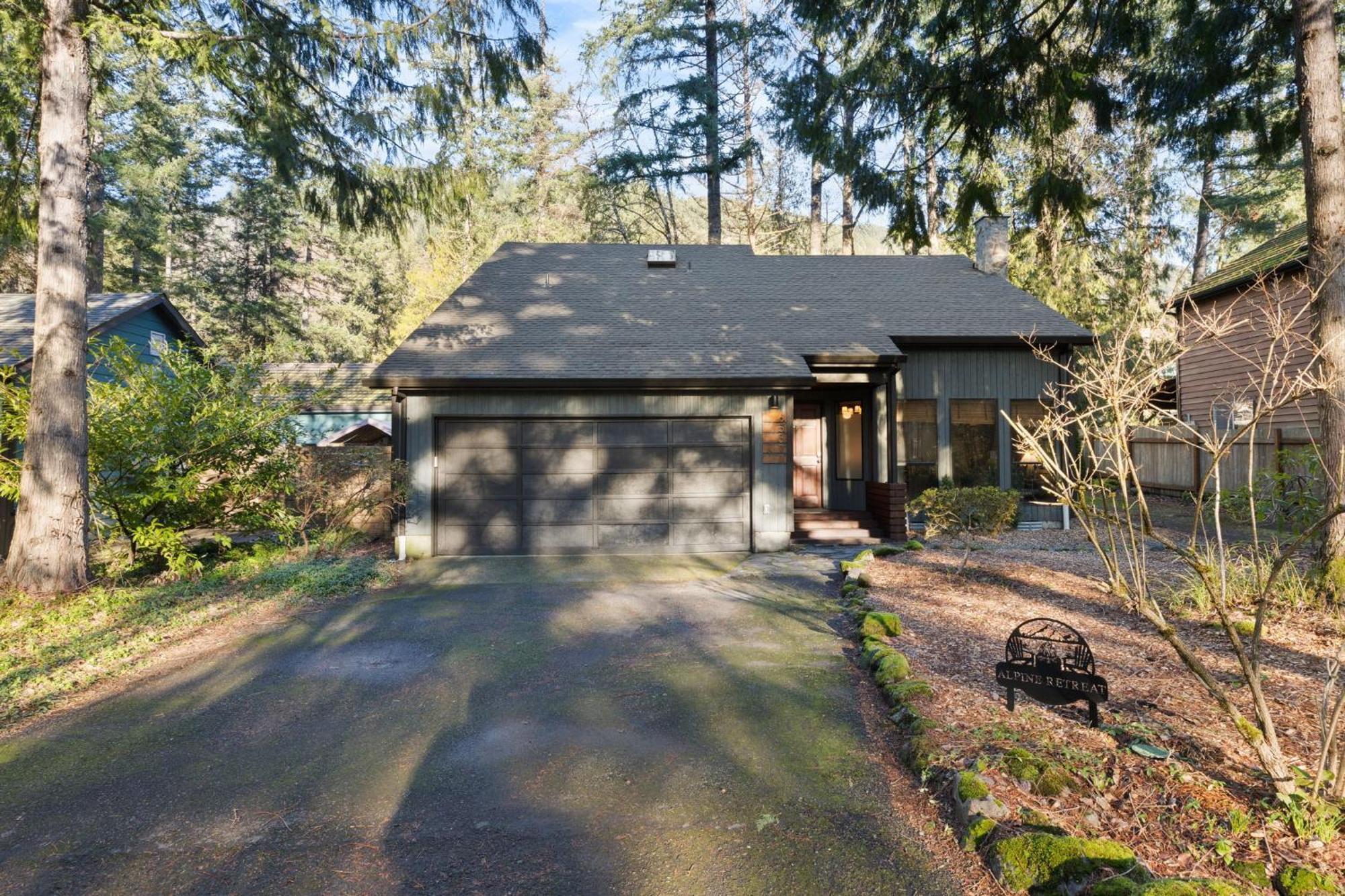 Stay Portland Collection - Alpine Retreat Hot Tub, Fire Pit & Game Room Rhododendron Buitenkant foto